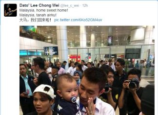 Lee Chong Wei tweeted an adorable photograph of his baby and him upon his arrival at the KLIA