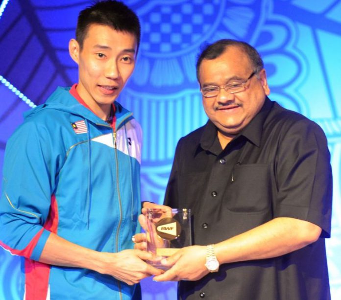 Lee Chong Wei received the 2013 Male Player of the Year award from the President of Badminton Association of India, Dr. Akhilesh Das Gupta at the annual BWF Gala Awards Dinner held in the sidelines of Thomas and Uber Cup tournament being held in Delhi.
