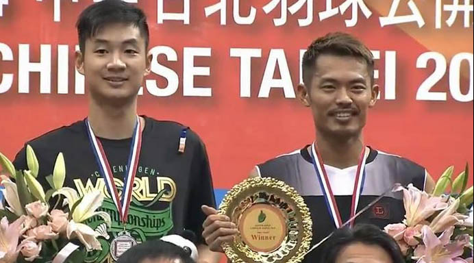 Lin Dan (right) on the podium with Wang Zhengming Lin Dan (right) on the podium with Wang Zhengming