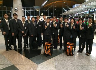 Team Malaysia lines up for group shot in KLIA before departing for Glasgow. From left- Rashid Sidek, Rosman Razak, Chong Wei Feng, Goh V Shem, Jeremy Gan, Tan Wee Kiog, Daren Liew, Lim Yinloo, Woon Khe Wei, Chan Peng Soon, Vivian Hoo, Ehui Chin, Tee Jing Yi, Lai Pei Jing.