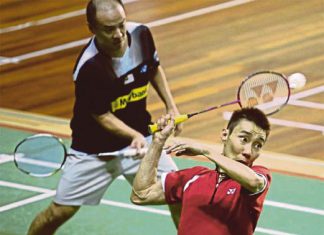 Hendrawan trains with Lee Chong Wei