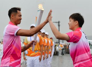 Lin Dan was among the torchbearers of the 2014 Nanjing Youth Olympics torch relay