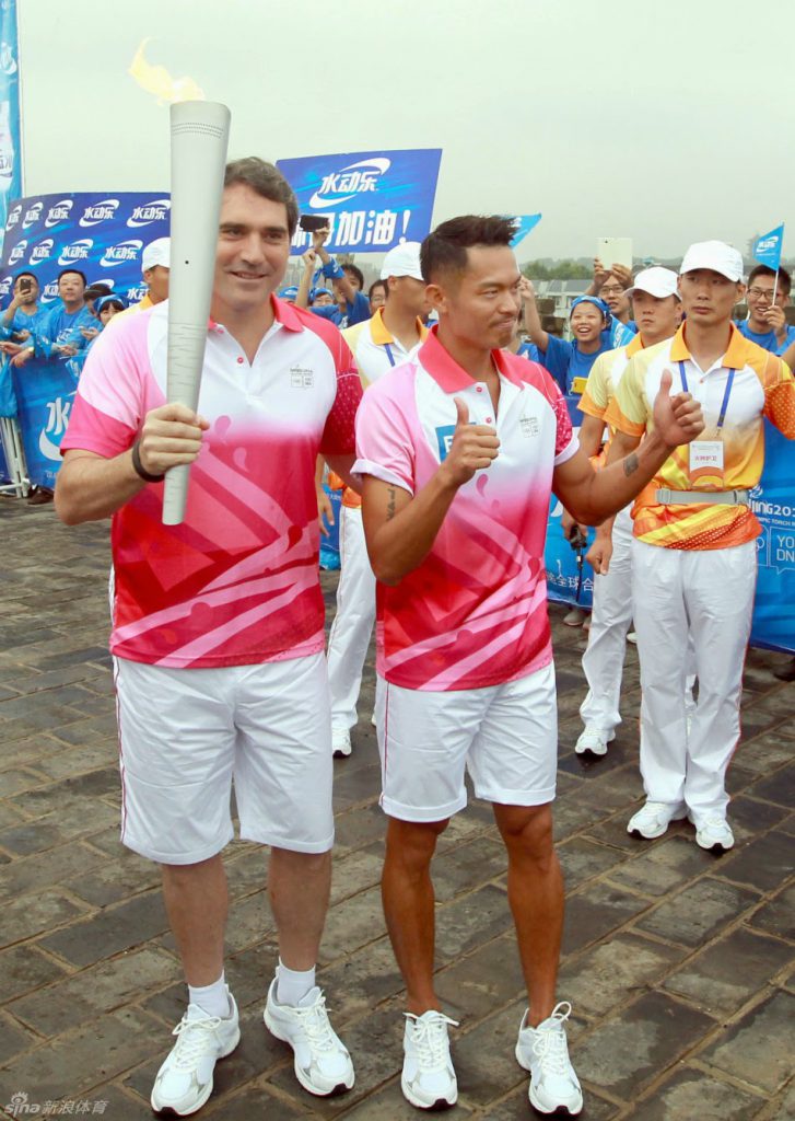 Lin Dan with other torchbearer