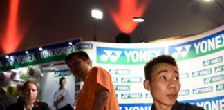 Lee Chong Wei signs autograph at Copenhagen