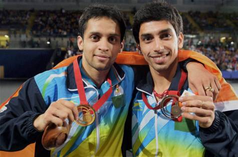 India's gold medalist Kashyap Parupalli with Bronze medalist Gurusai Dutt (R) after the medal ceremony for the Men's Single Badminton final match at Commonwealth Games 2014