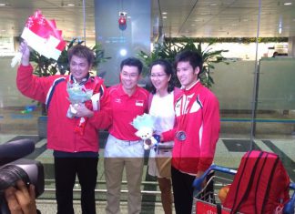 Singapore Badminton Association president Lee Yi Shyan (second from left) with shuttler Derek Wong (extreme right) and the latter's family. (Photo: Chitra Kumar)