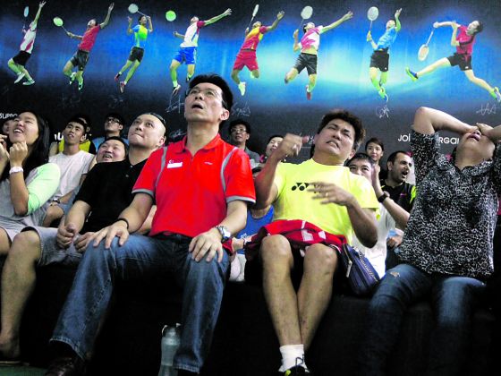 Mr Wong Shoon Keat (in yellow), father of Derek, grimacing during yesterday’s match. On his right is Mr Lee and on his left is Chayut Triyachart’s mother, Mrs Darunee. Photo: Don Wong