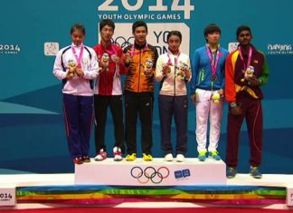 Nanjing Youth Olympics mixed doubles gold medalist Cheam June Wei (3rd from left) falters in the final