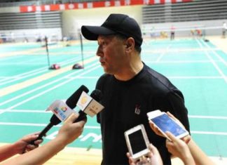 Li Yongbo talking to the media