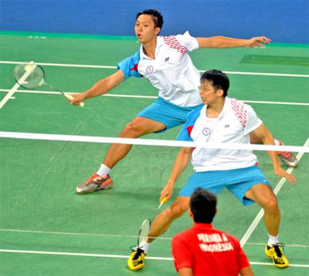 Taiwan’s Chen Hung-ling, right, waits as Liao Min-chun returns to Indonesia during their game at the Asian Games in Incheon, South Korea