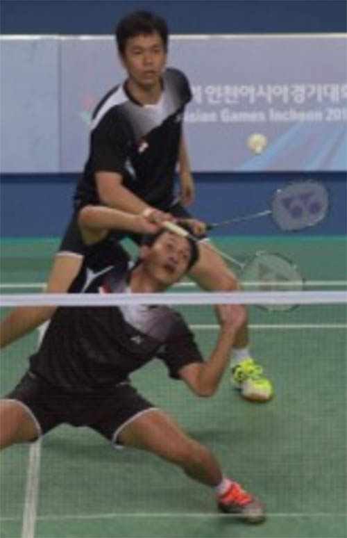 Mohammad Ahsan and Hendra Setiawan (behind) will play Kim Gi-jung and Kim Sa-rang in the Asian Games men's doubles semi-finals