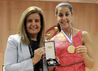 Spanish Minister Fatima Banez (L) delivers the Sport Merit Royal Order to Carolina Marin on September 2, 2014 in Madrid, Spain.