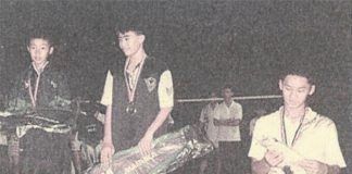 Fun picture - 14 year-old Lee Chong Wei beats a much taller opponent to win the championships