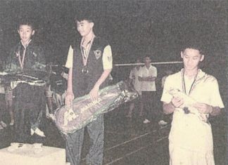 Fun picture - 14 year-old Lee Chong Wei beats a much taller opponent to win the championships