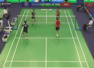 Goh V Shem-Tan Wee Kiong and Fu Haifeng Zhang Nan are warming up before the match