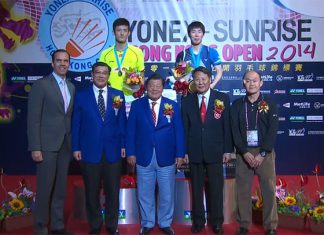 Chen Long (yellow shirt) stands on theh podium with Son Wan-ho