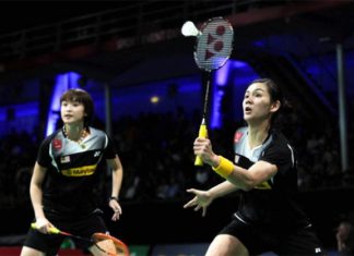 Vivian Hoo (left) and Woon Khe Wei advance to the semi-final of Macau Open