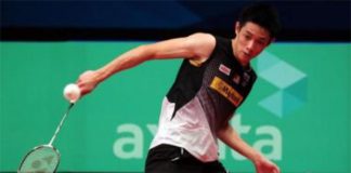 Daren Liew plays can a fast paced badminton against Tanongsak Saensomboonsuk