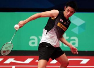 Daren Liew plays can a fast paced badminton against Tanongsak Saensomboonsuk