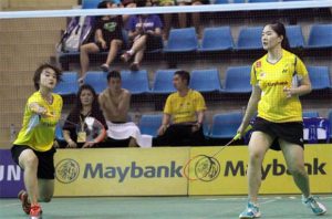 Vivian Hoo (left) and Ng Hui Lin in Korea Open semi-final
