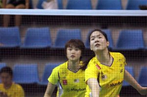 Vivian Hoo (behind) and Ng Hui Lin lost in the semi-final of Korean Open