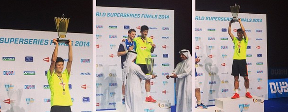 Hans-Kristian Vittinghus (blue shirt) stands on the podium with Chen Long