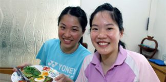 Wish Ng Hui Lin (right) and Ng Hui Ern good luck as they move onto the next stage in their life.