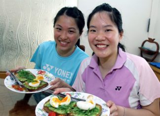 Wish Ng Hui Lin (right) and Ng Hui Ern good luck as they move onto the next stage in their life.
