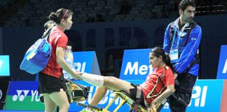 Leg injury: Indonesian women’s doubles shuttler Nitya Krishinda Maheswari (center) is carried off court in a wheelchair by an official helped by her playing partner Greysia Polii (left) during the match against Japan’s Reika Kakiiwa and Miyuki Maeda in the BWF Super Series Finals 2014 in Dubai, United Arab Emirates, earlier this month. They withdrew from the third game after Nitya sustained an injury to her left foot. Badmintonindonesia.org
