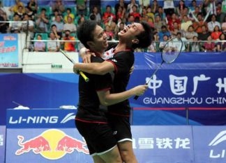 Mohammad Ahsan (right) and partner Hendra Setiawan celebrate after winning the 2013 men's doubles world championships