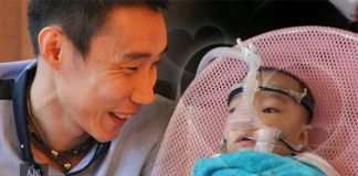 Lee Chong Wei and the baby girl who suffers from ventricular septal defect (Photo: 人民邮报)