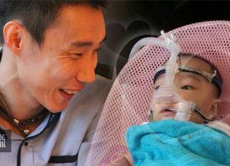Lee Chong Wei and the baby girl who suffers from ventricular septal defect (Photo: 人民邮报)