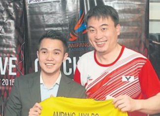 Zhao Jiang Hua (right) and Ho Khek Mong of Ampang Jaya Badminton Club