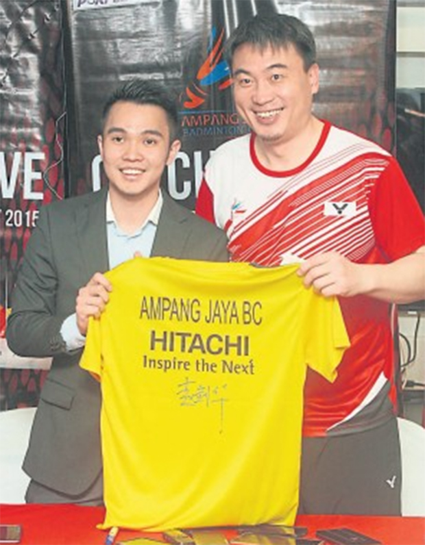 Zhao Jiang Hua (right) and Ho Khek Mong of Ampang Jaya Badminton Club Zhao Jiang Hua (right) and Ho Khek Mong of Ampang Jaya Badminton Club