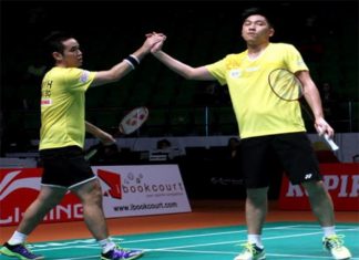 Tan Boon Heong and Ow Yao Han celebrate following their victory over Cheras BC (photo: Sinar)