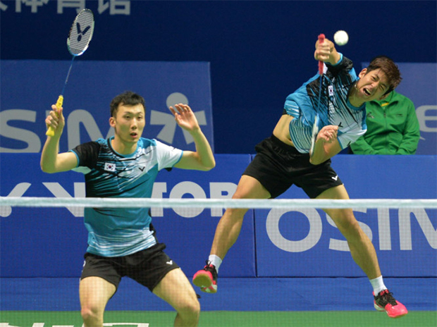 Lee Yong Dae (back) and Yoo Yeon Seong suffer 1st round exit at the All England Lee Yong Dae (back) and Yoo Yeon Seong suffer 1st round exit at the All England