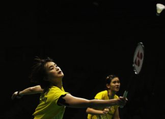 Good luck to Vivian Hoo (left) and Woon Khe Wei at the China Masters