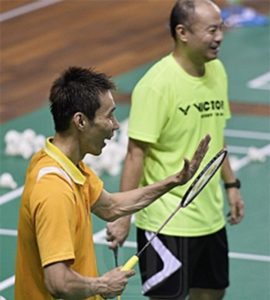 Hendrawan (right) and Lee Chong Wei are laughing during a training session (photo: Utusan/Irwan Majid)