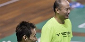 Hendrawan (right) and Lee Chong Wei are laughing during a training session (photo: Utusan/Irwan Majid)