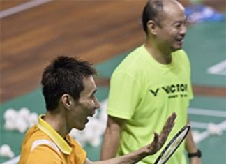 Hendrawan (right) and Lee Chong Wei are laughing during a training session (photo: Utusan/Irwan Majid)