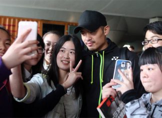 Lin Dan surrounded by his fans at the Badminton Asia Championships at Wuhan, China