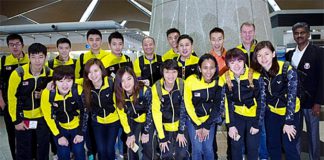 Group picture of the Malaysia Sudirman Cup team before their departure to Dongguan, China. (photo: Utusan)