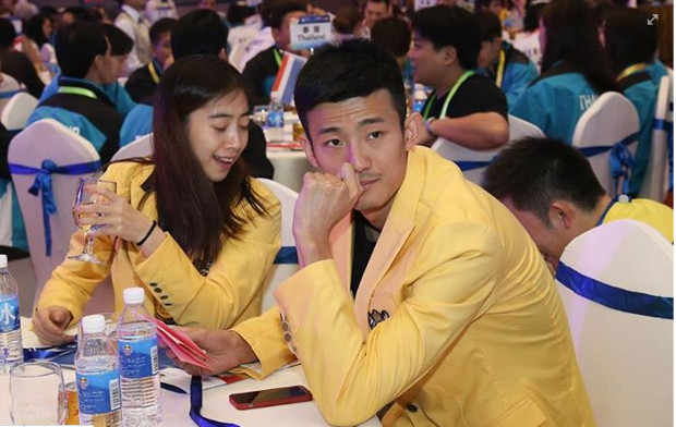 Chen Long sits next to his girl friend, Wang Shixian. (photo: Chen Long's FB)
