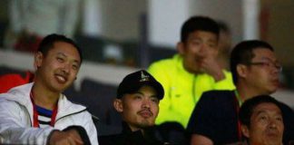Lin Dan and Chen Long were in the crowd watching Lee Chong Wei played against Lee Dong Keun on Day 1 of Sudirman Cup.