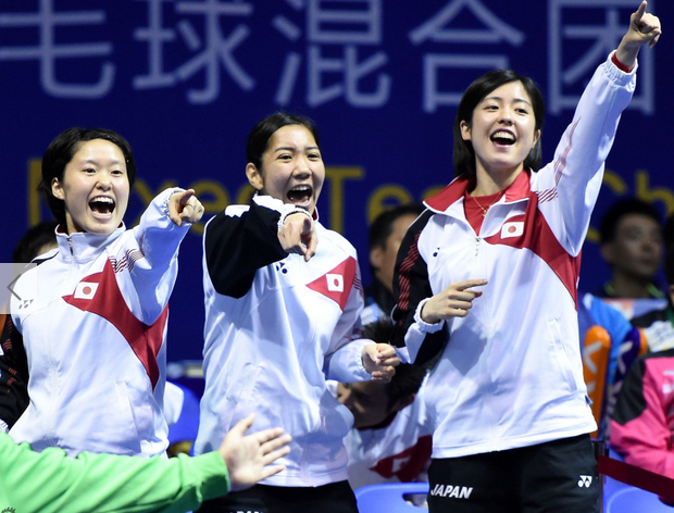 Japanese players cheer on their teammates in the 2015 Sudirman Cup semi-finals.