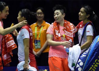 Nitya Krishinda Maheswari/Greysia Polii greet Yu Yang/Tang Yuanting after their match.