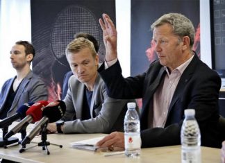 Henrik Parkhoi (center) takes the initiative to resolve the "cookies war" in Danish badminton. Mathias Boe is sitting on the left while the Chairman of Denmark Badminton - Rene Toft is sitting on the right.