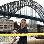 Lin Dan poses for pictures in front of an iconic Sydney Harbor Bridge. (Photo: AFP)