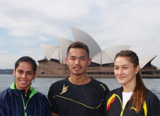 Saina Nehwal of India, Lin Dan of China and Gronya Somerville of Australia (from left) pose in front of the Sydney Opera House (Photo: Fairfax Media).