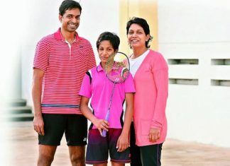 Gayatri with her parents, India coach P. Gopichand and former Indian national badminton champion Lakshmi.